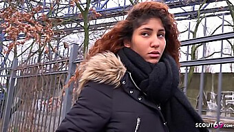 Tysk Spejders Vilde Møde Med En Ibenholt Latina-Teenager I En Pickup