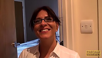 Amber Rodgers, Eine Britische Milf Mit Großen Titten Und Strümpfen, Erlebt Harten Analsex Und Bekommt In Diesem Erotischen Video Eine Gesichtsbehandlung