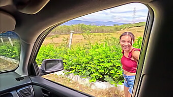 Incontro Una Ragazza Indigente Sul Ciglio Della Strada E La Porto Nel Mio Garage Per Un Incontro Erotico, Dove Mi Fa Sesso Orale Prima Che Io La Penetri Nella Sua Stretta E Sfortunata Vagina, E Poi La Paghi Per Il Suo Giro In Taxi.