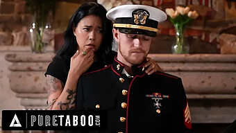 Dana Vespoli och Oliver Flynn i ett hett möte med uniformstema