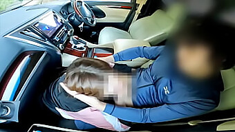 Isteri Jepun curang dengan suaminya di gim dan mendapat creampie di dalam kereta