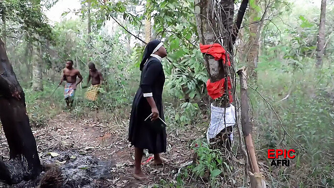 কালো থেকে কালো: আফ্রিকান যোদ্ধা এবং মিশনারি সহ তিনজন