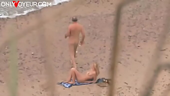 Offentlig sex med busty babe på stranden. Hardcore action