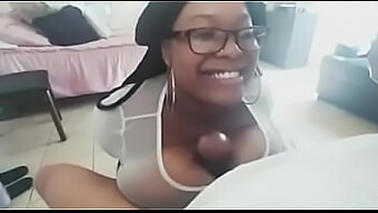 Soția Americană Africană Cu Sâni Mari Face Un Titjob Care Îl Face Pe Soțul Ei Să Aibă Orgasm Instantaneu