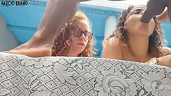 Casal Amador Desfruta De Sexo Áspero No Quintal A Tarde Toda