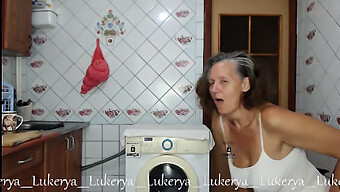 Lukerya的诱人网络摄像头秀,拥有大自然的乳房