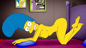 Marge แม่บ้านที่ซุกซน ครางด้วยความปีติยินดีเมื่อเธอเต็มไปด้วยน้ําเชื่อมร้อนในก้นของเธอและพุ่งไปทุกทิศทาง