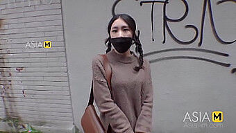 Video Porno Asli Terbaik Asia: Berburu Di Jalan Dengan Tan Ying Ying