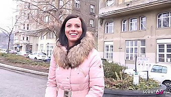 德国童军vicky的真正街头试镜导致了公共接送和成熟的性爱