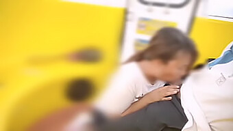 Pembantu Filipina Memberikan Blowjob Di Lokasi Roda Ferris Yang Berisiko. Anda Pasti Tidak Mahu Terlepas Video Ini!